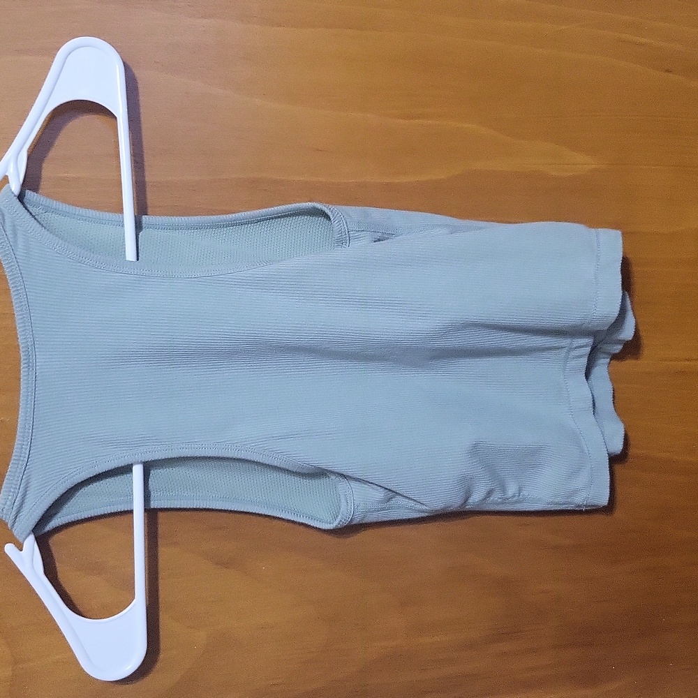 Yogalicious Heavenly Rib Stacy Crop Tank Size XS - Picture 3 of 4